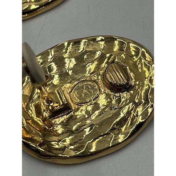 Elizabeth Taylor Monogram Rare Vintage Estate Signed AVON 1.5” 1993 Clip Earring - Picture 12 of 14